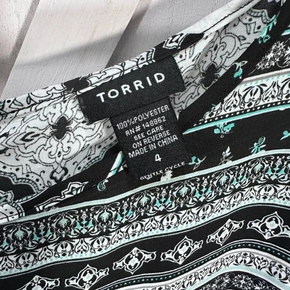 Torrid Button-Back Blouse - Picture 3 of 5